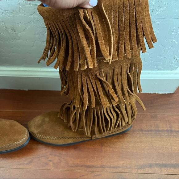 Minnetonka Tan Brown Tiered Fringe Boot Moccasins Size 8 Womens - Picture 10 of 10